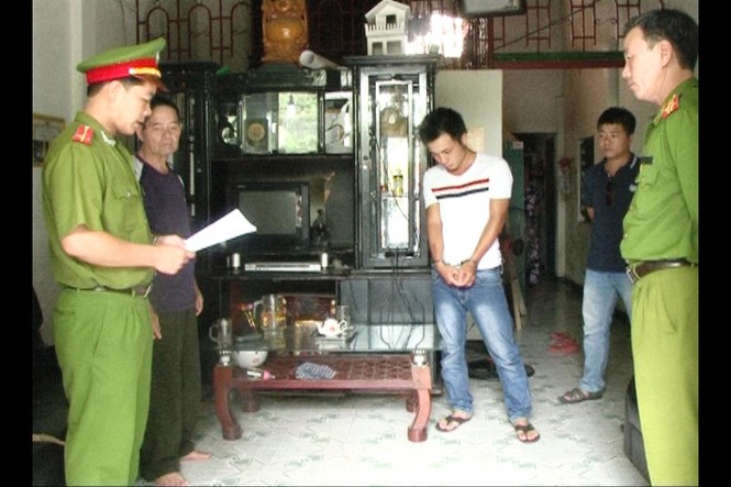 Anh rể bóp cổ, đánh em vợ 7 tuổi tử vong - ảnh 1